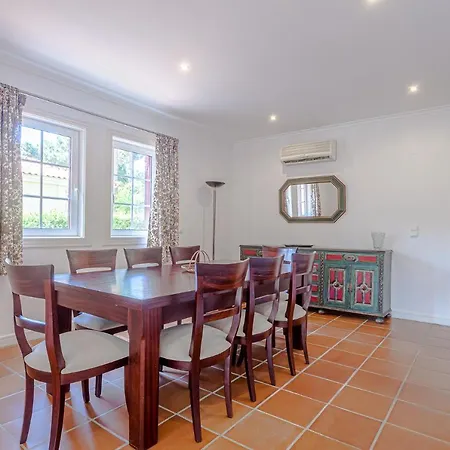 Aster Villa Charneca (Setubal)