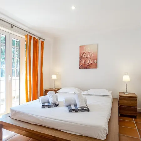 Aster Villa Charneca (Setubal)